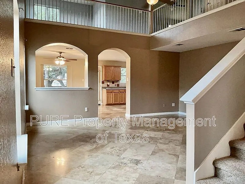 4 bed, 3.0 bath, 2300 sqft, $2,250 — Photo 4