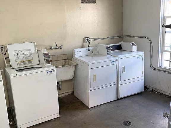 4th image of 6911 Haskell Ave APT 212