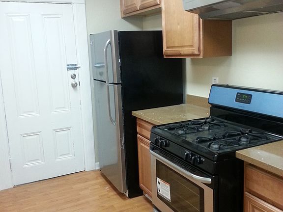 3rd image of 2259 Bush St