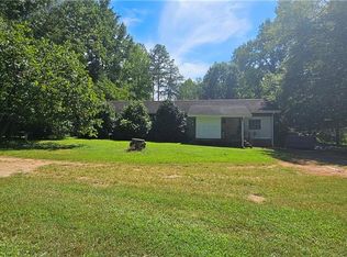 326 Granada Dr, Advance, NC 27006