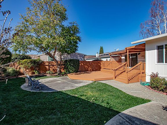 4th image of 536 Millpond Dr #536