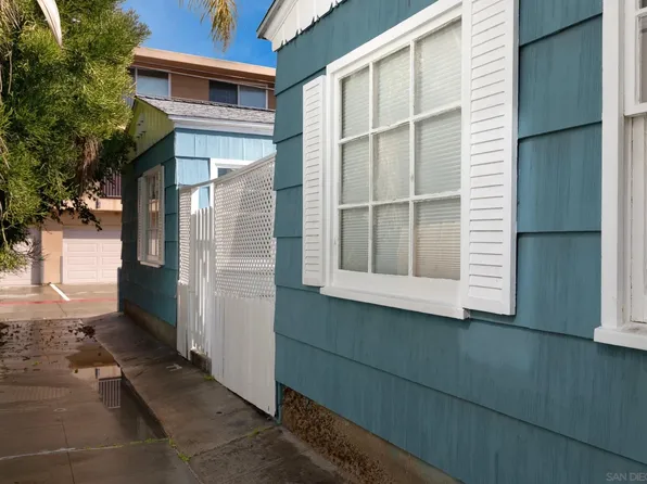 827-833 Queenstown Ct, San Diego, CA 92109