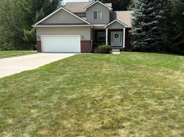 501 Forest Hill Dr, Oxford, MI 48371