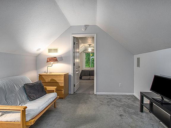 5th image of 15750 Clarendon Hills Dr