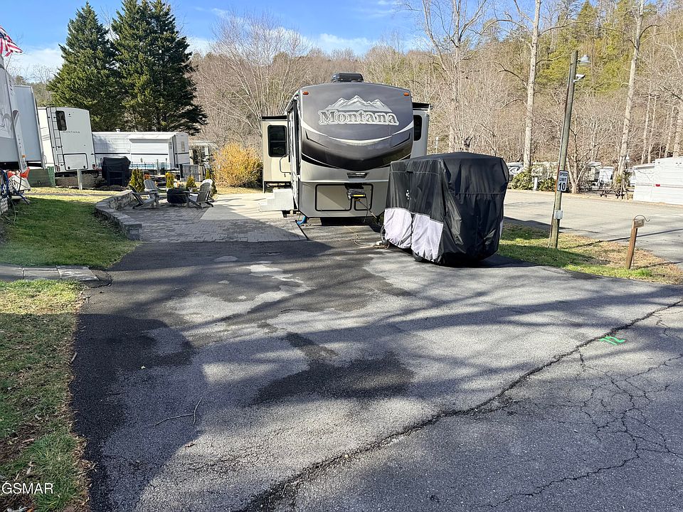 1st image of 4229 E Pkwy #72