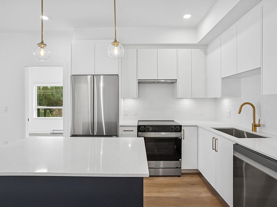 1st image of 20286 72b Ave #305