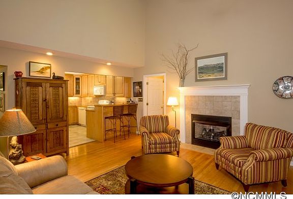 4th image of 367 Timberlane Dr
