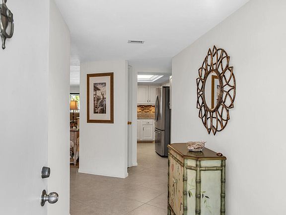 4th image of 1051 Swallow Ave Unit 302