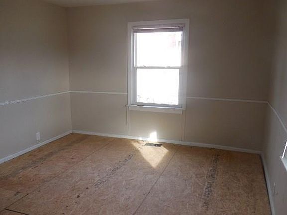 3rd image of 212 N Alvord Blvd