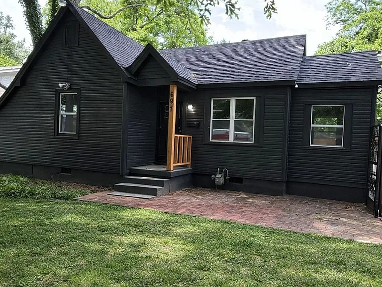 697 N Holmes St — Photo 1