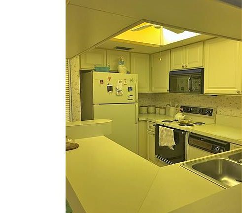 4th image of 5870 Trailwinds Dr APT 613