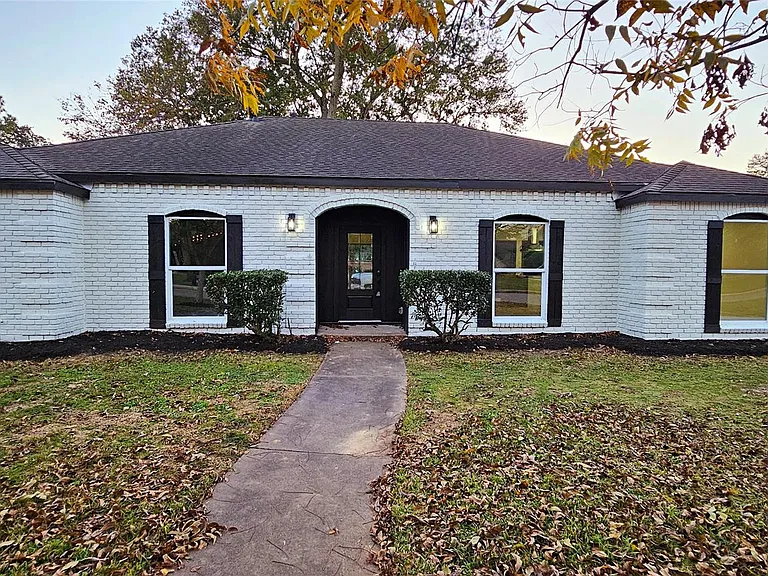 18630 Prince William Ln — Photo 2