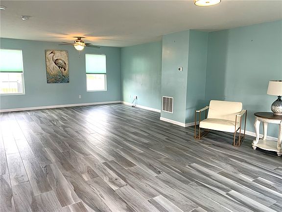 2nd image of 117 Twin Oaks Dr