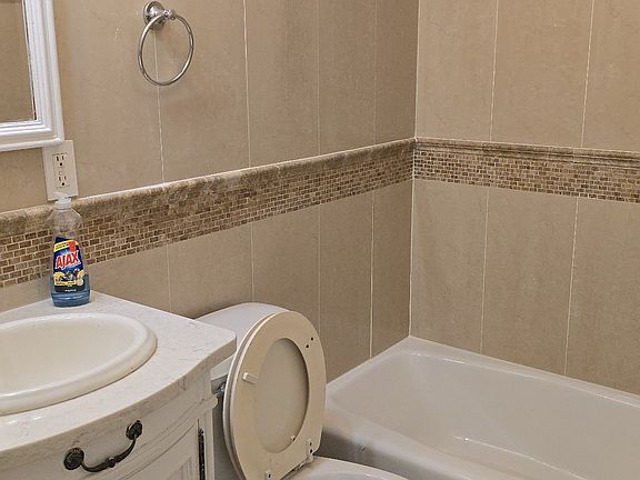 4th image of 1721 E 14th St APT A