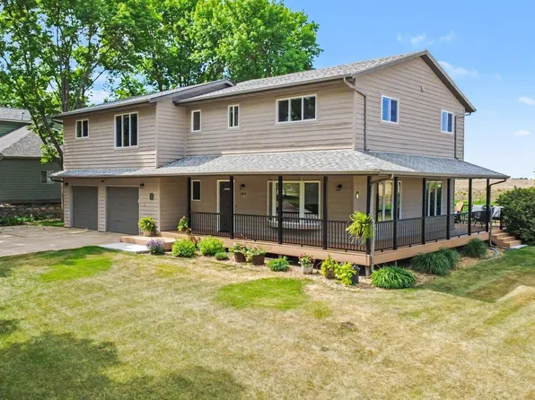 404 Cedar Ct, Madison, SD 57042