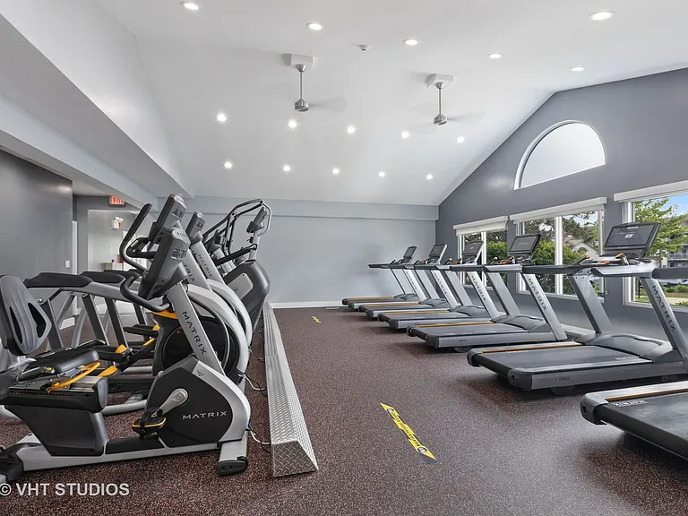 37 Kensington Cir #204 — Photo 33