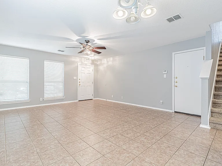 326 Diana Dr — Photo 7