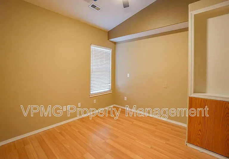 16404 NE 67th St — Photo 32