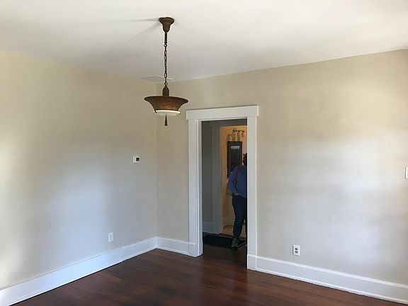 4th image of 200 Montgomery Ave