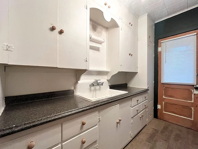 209 W 8th Ave — Photo 9