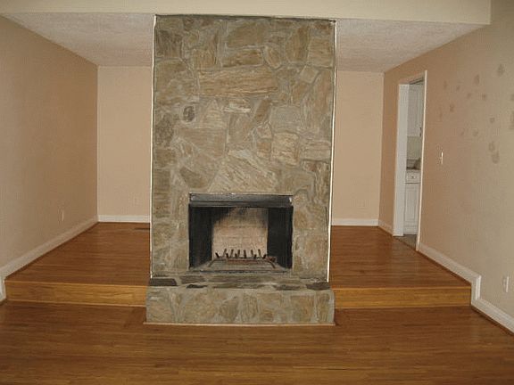 3rd image of 3871 Sugar Creek Dr