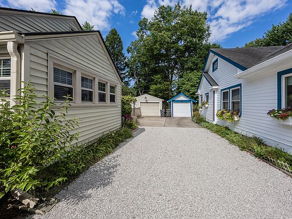 3rd image of 5828 Indianola Ave