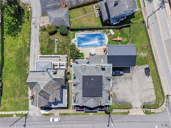 3rd image of 112 Alexander Ave