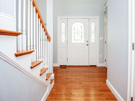 5th image of 1073 Shawsheen St