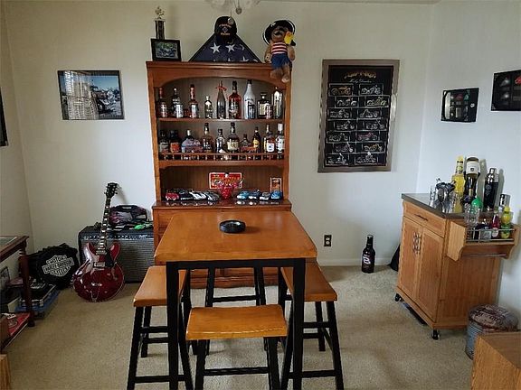 4th image of 303 Pinedale Dr