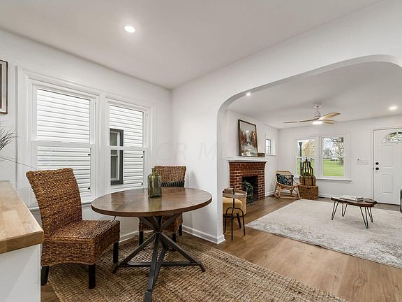 5th image of 438 Woodbury Ave