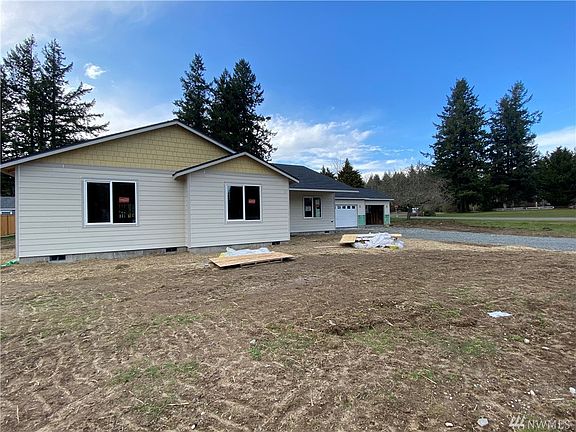2nd image of 15733 Lawrence Pl SE