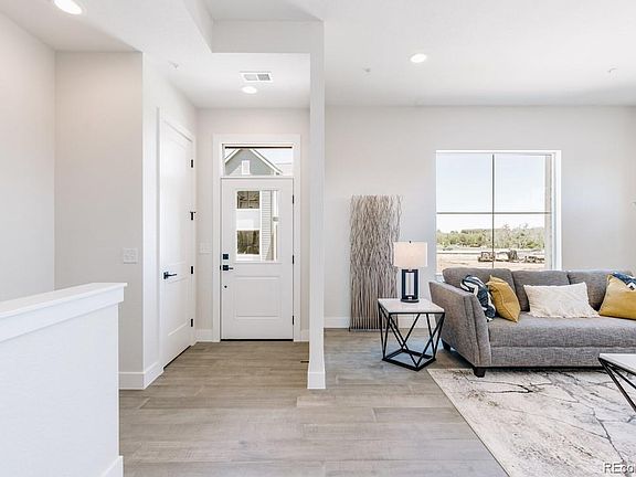 5th image of 238 Clementina St