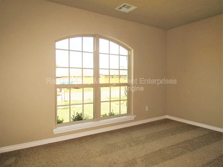 2924 NW 181st St — Photo 8