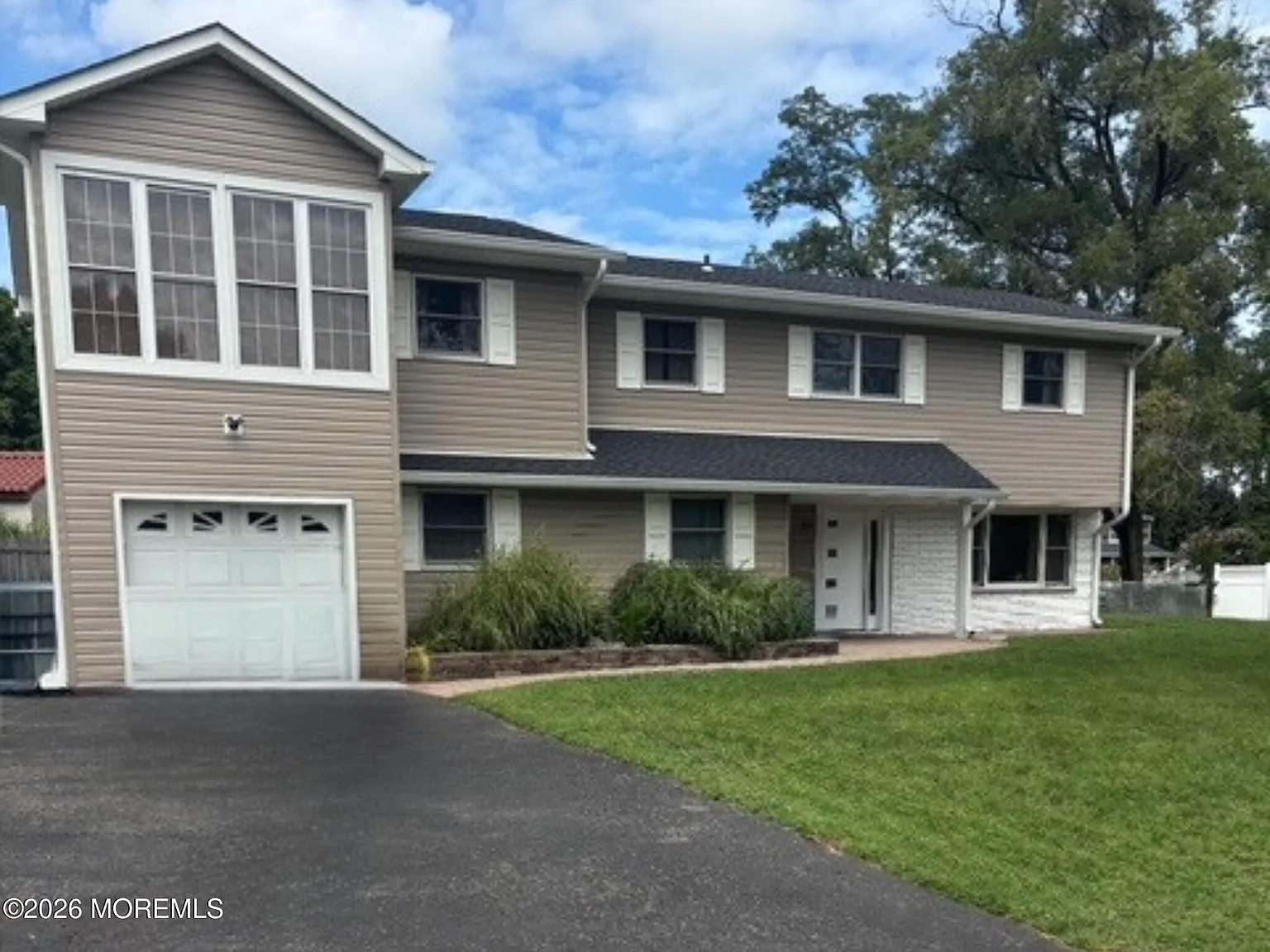 4 bed, 2054 sqft, $4,200 — Photo 1