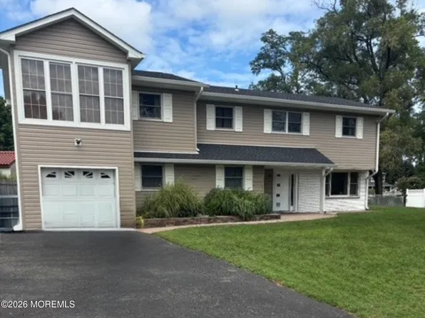 33 Barbara Ln, Oakhurst, NJ 07755