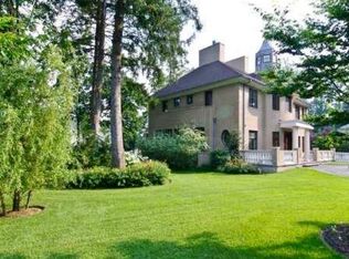 30 Shelter Rock Rd #A, Manhasset, NY 11030