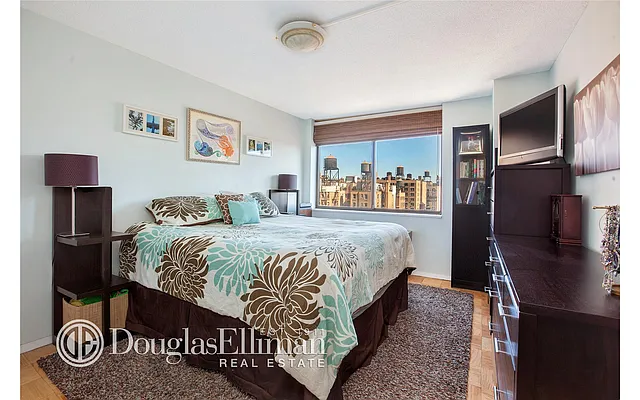Sold by Douglas Elliman | media 4