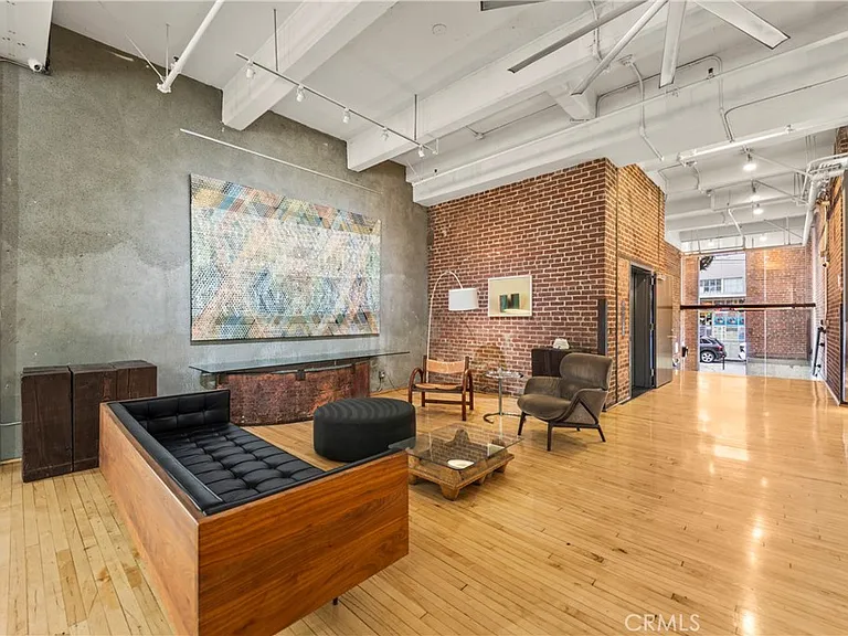 1850 Industrial #504 — Photo 2