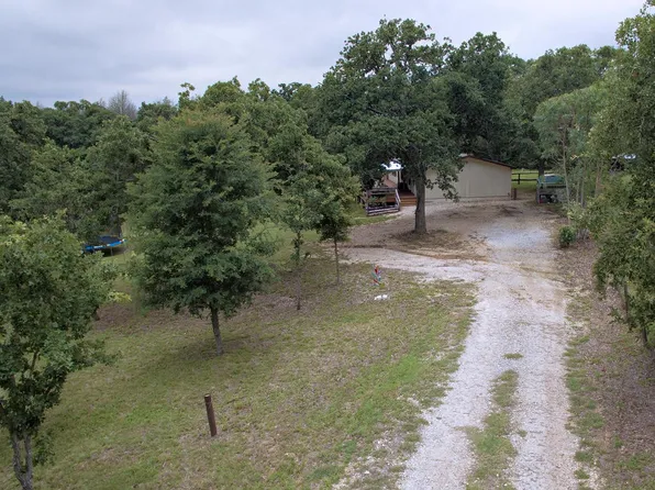 180 Powell Rd, Smithville, TX 78957