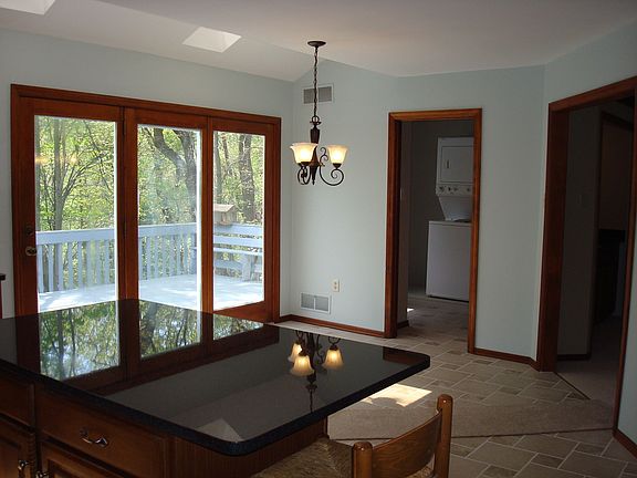 Kitchen and breakfast area