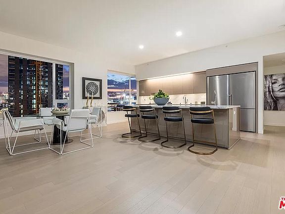4th image of 1050 S Grand Ave #Penthouse 5