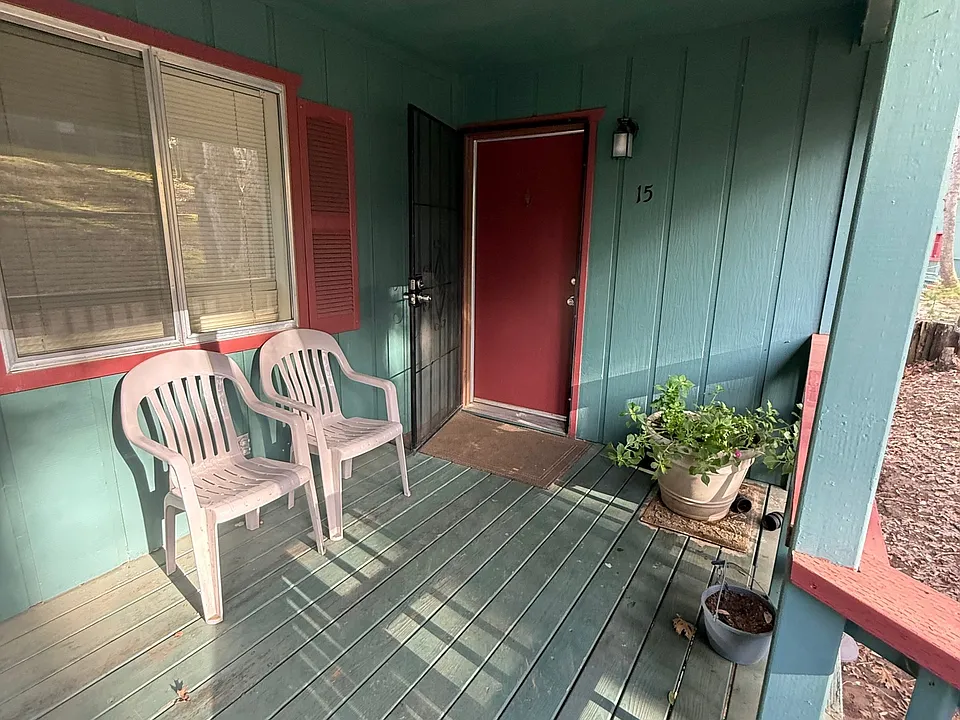 2 bed, 1.0 bath, $1,395