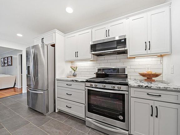 4th image of 494 Royal Oak Dr