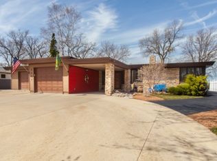 1012 Lake Shore Dr, Beaver Dam, WI 53916