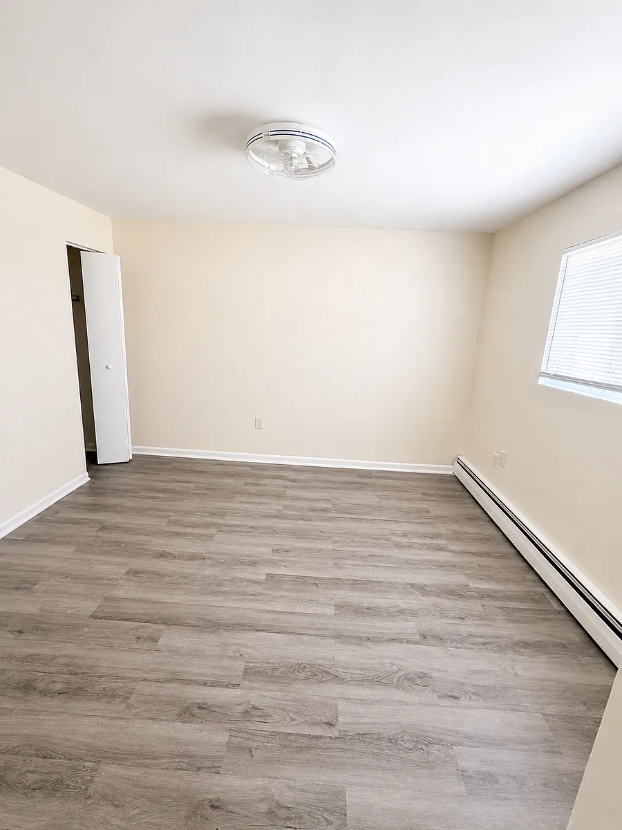 Building Photo - 528 Knorr St #14