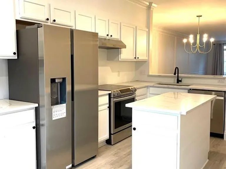 3047 Camden Dr — Photo 5