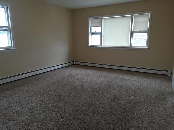 5th image of 113 Wood St
