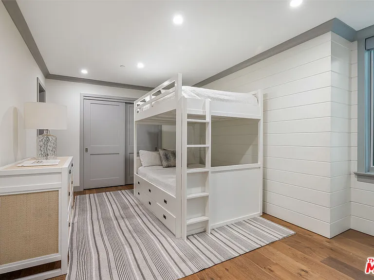 703 Bayview Dr — Photo 24