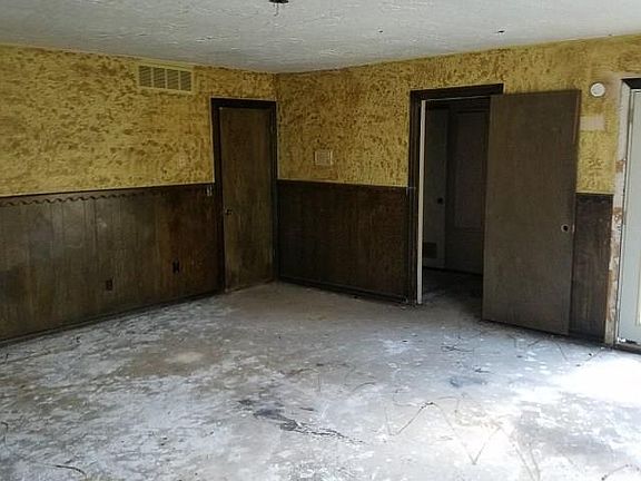 4th image of 1501 N McMillan Ave