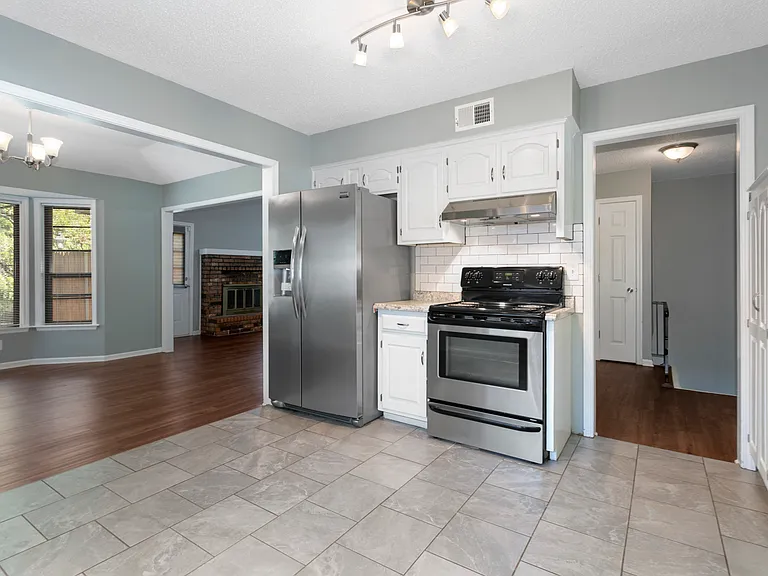 3513 NE Stanton St — Photo 5